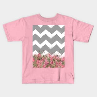 Shabby Chevron Stripes in Gray & White Kids T-Shirt